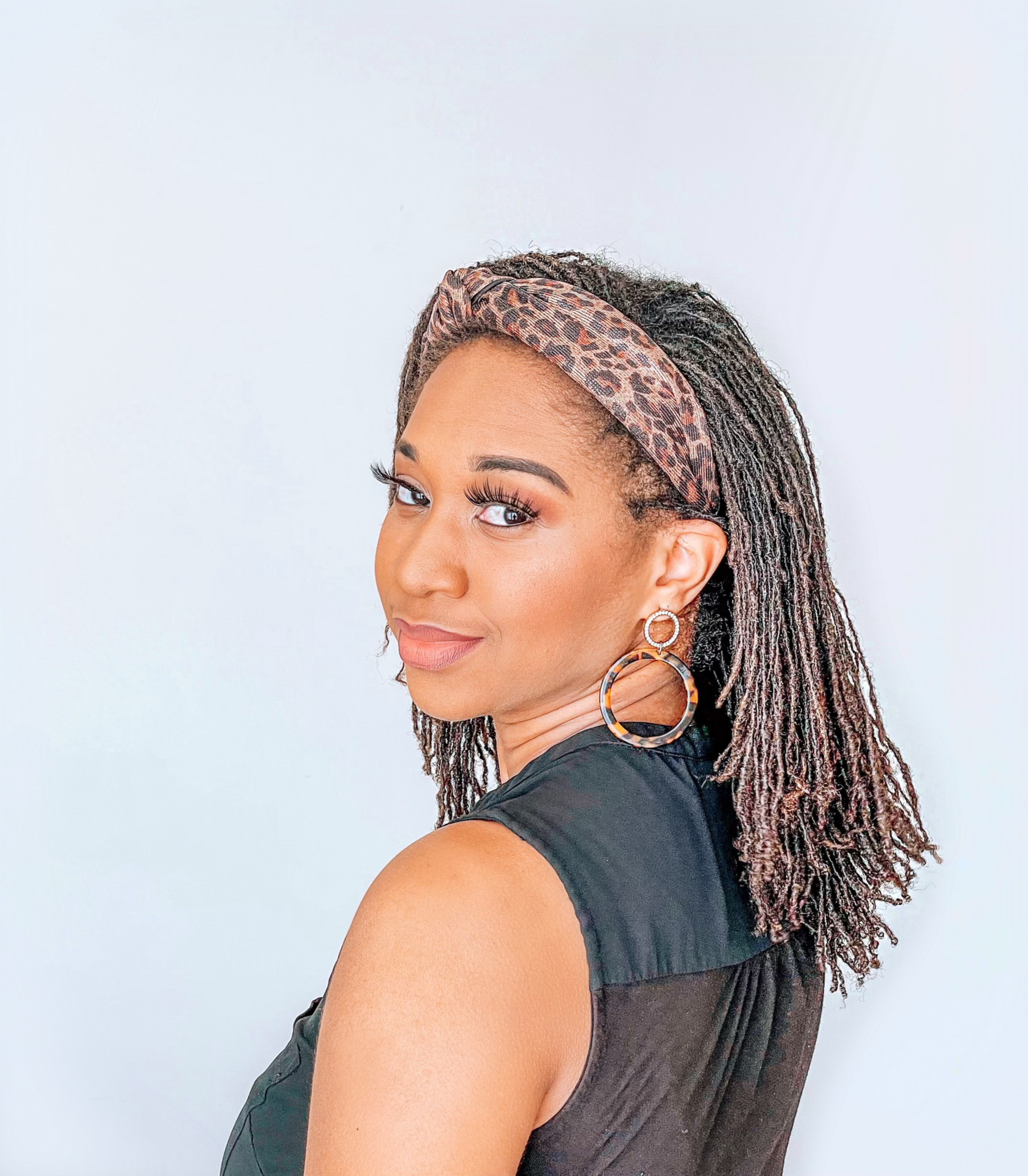 What is the Difference between Sisterlocks and Micro locs? – Mukisa Locs